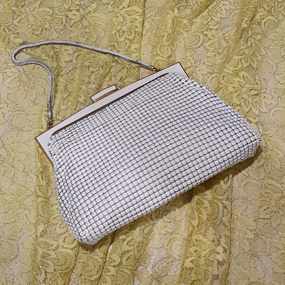 π€ 1968 Vintage GLOMESH White Evening Bag π€ - Picture 1 of 6